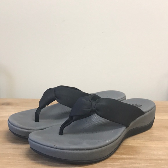 arla glison flip flops